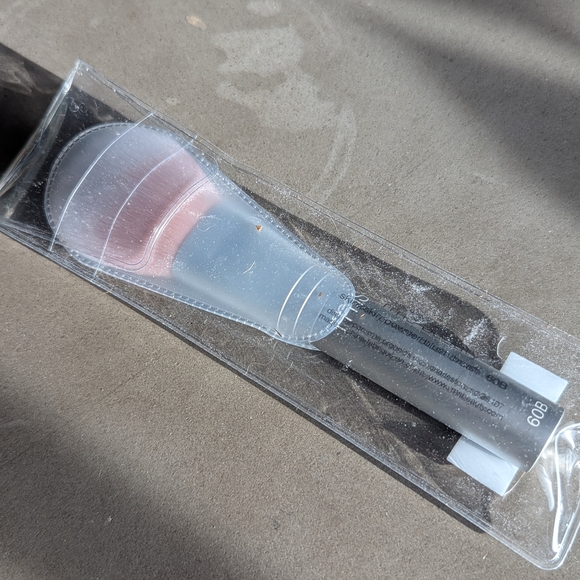 RMS Beauty Skin2Skin Powder Blush Brush - Picture 10 of 14